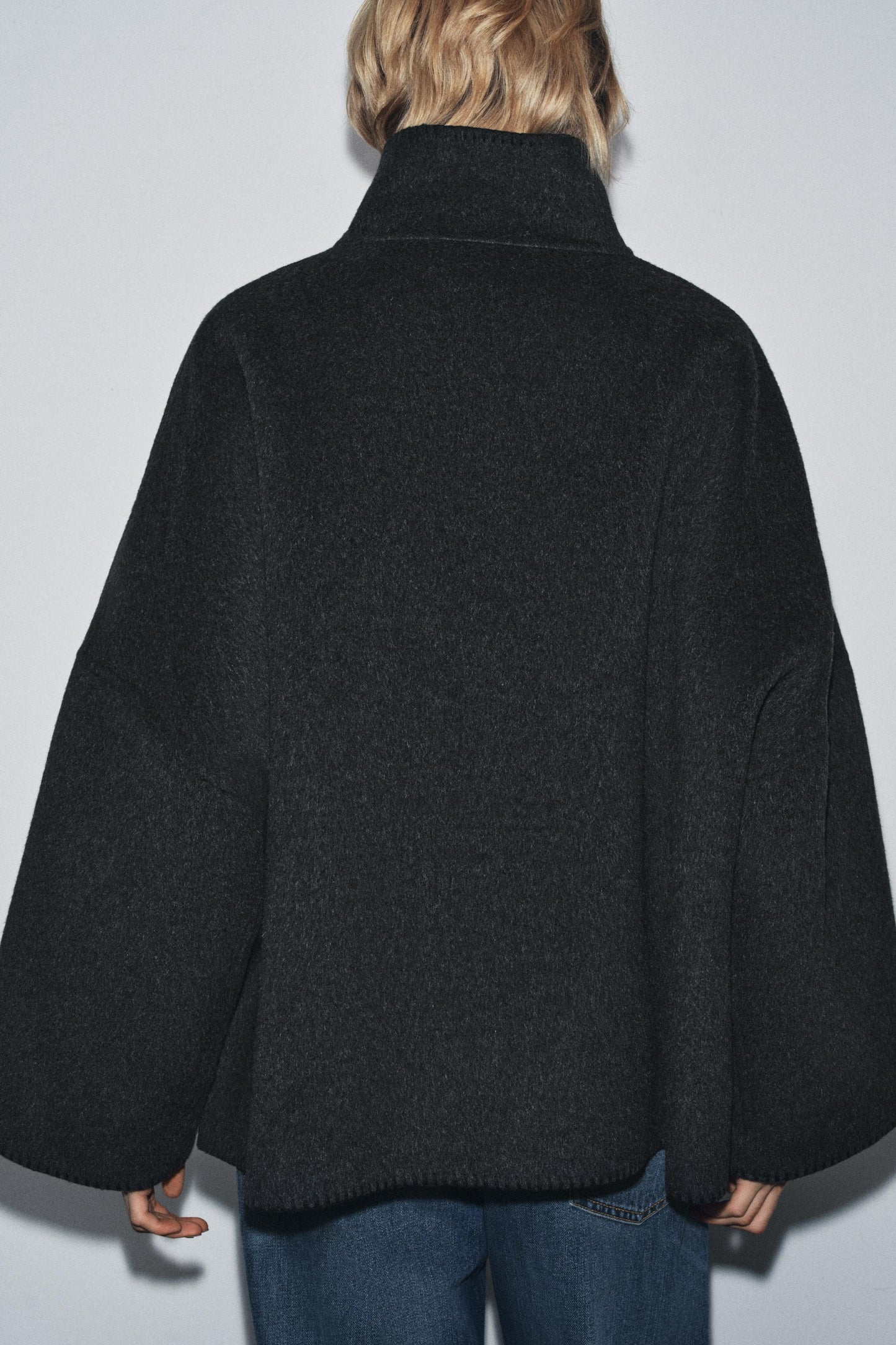 #303235, Gris foncé